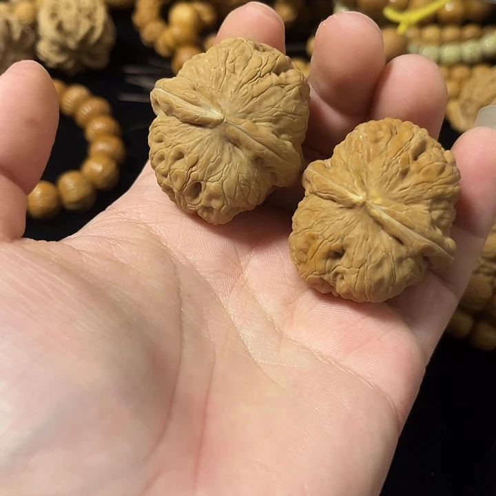 文玩核桃把件边38肚41瑕疵元宝，编号00010