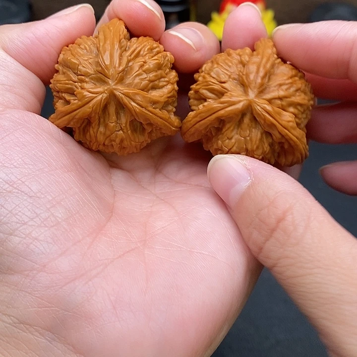 不***是文玩核桃把件白奔