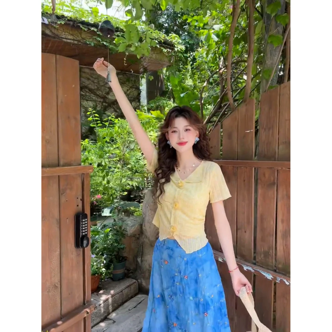 法式立体花朵短袖t恤女夏淑女风修身显瘦设计感别致漂亮小衫上衣