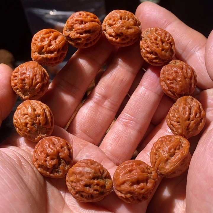文玩核桃手串……33