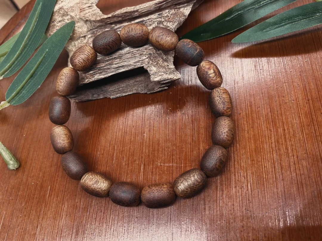 沉香海南莺歌绿奇楠0.9留疤单圈（多样性发一条）