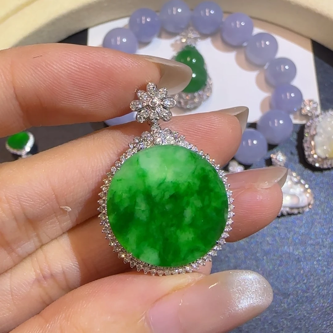 翡翠18K金镶嵌颈饰精品