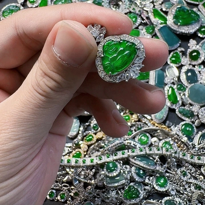 翡翠颈饰未镶嵌天然A货翡翠放漏