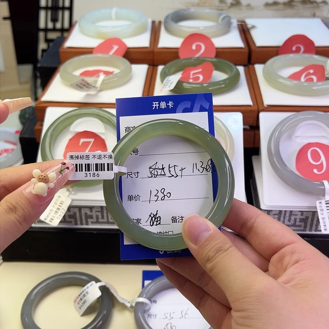 和田玉手镯未镶嵌猫*?