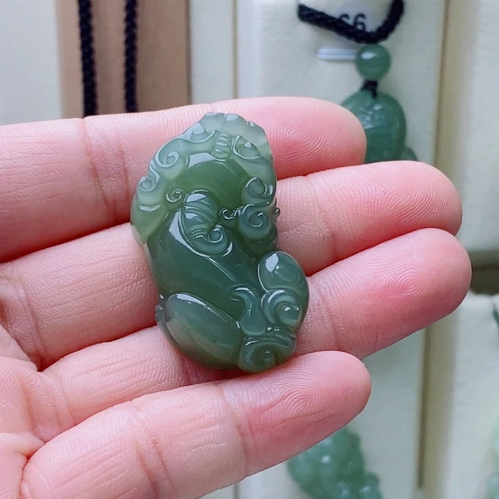 唐****颈饰未镶嵌和田玉