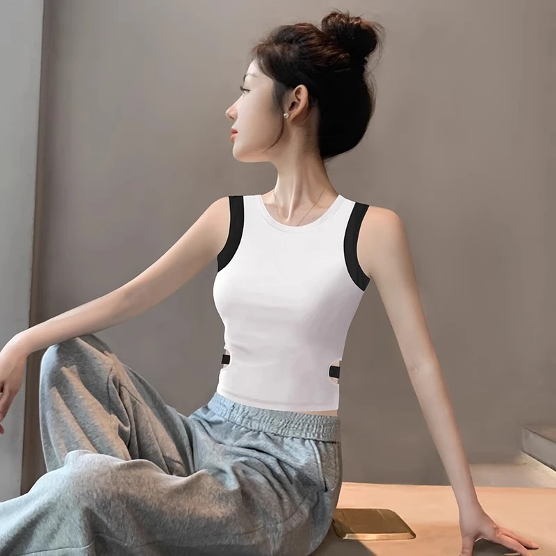 圆领撞色背心女2025夏季新款白拼黑设计感内搭露脐短款外穿上衣潮