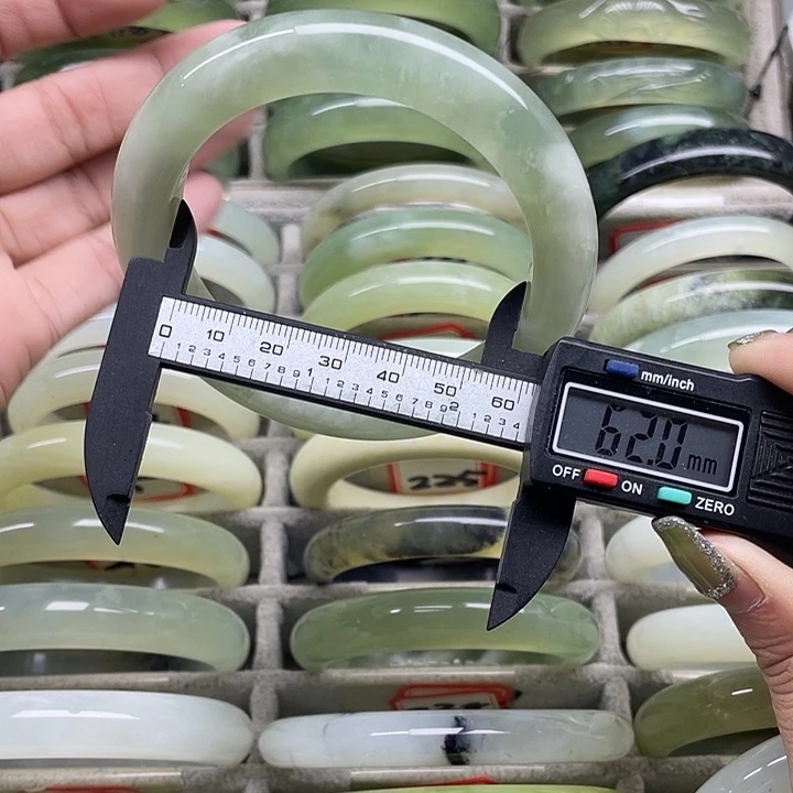 蛇纹石玉未镶嵌手镯203