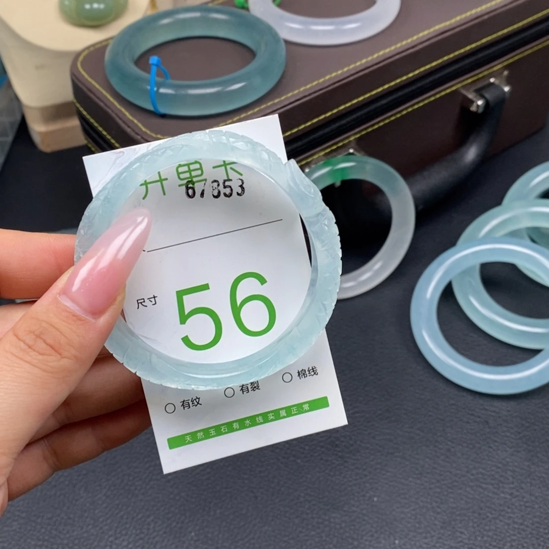 ≥***≤石英质玉未镶嵌手镯