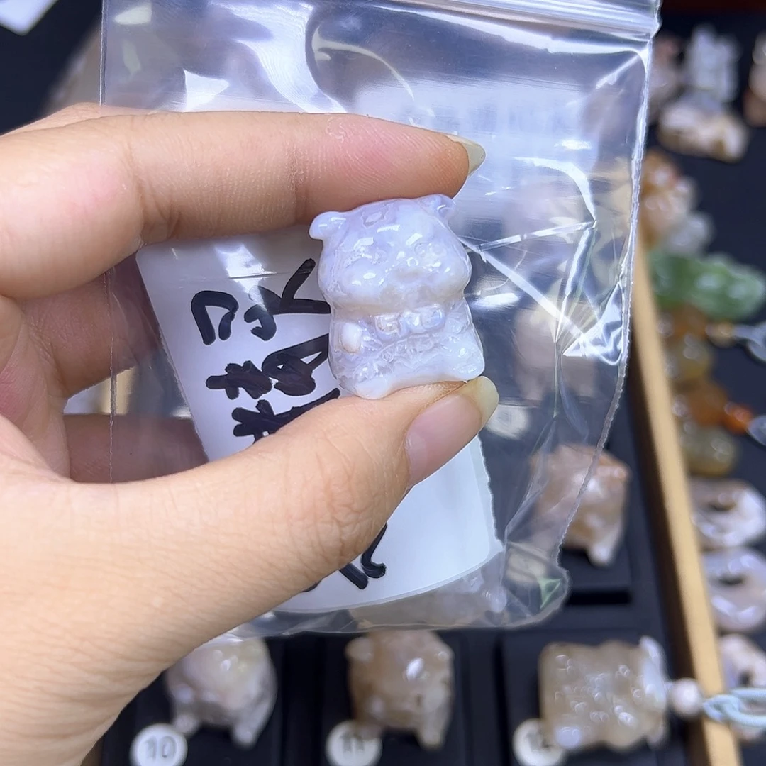 紫***星石英质玉未镶嵌颈饰