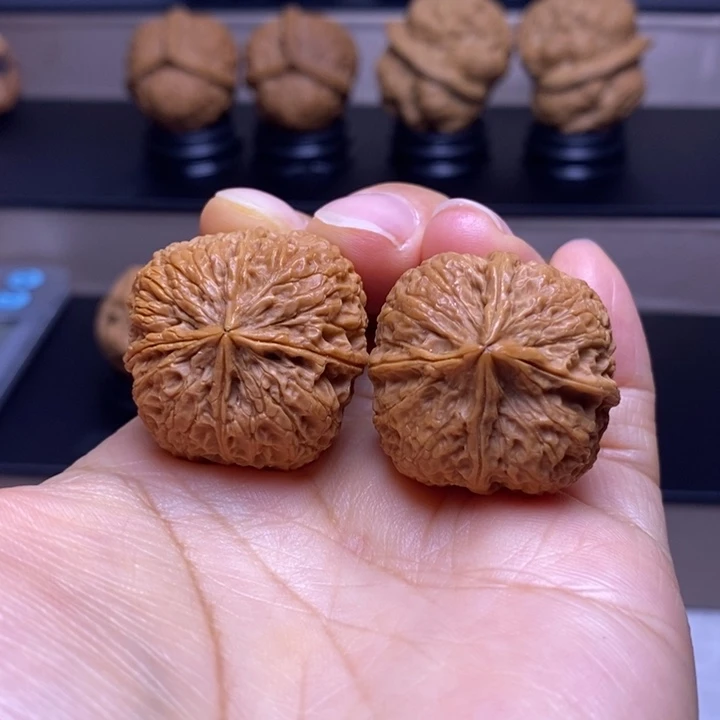 文玩核桃把件密石四楞47