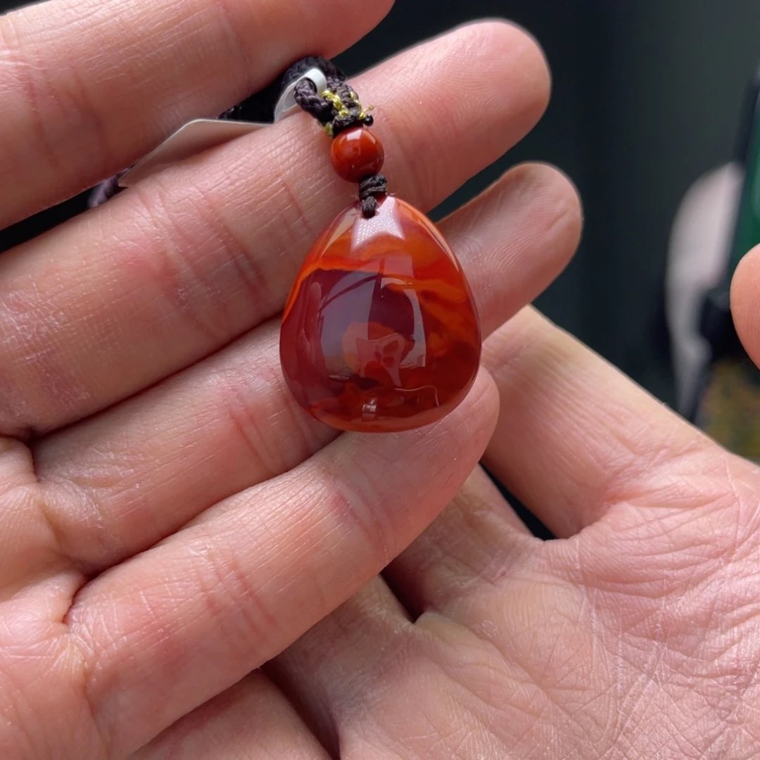 南红玛瑙吊坠未镶嵌