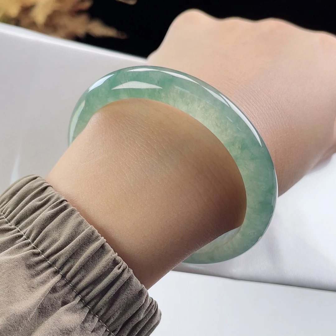 翡翠手镯未镶嵌8067-宝石绿色起光-莫西沙