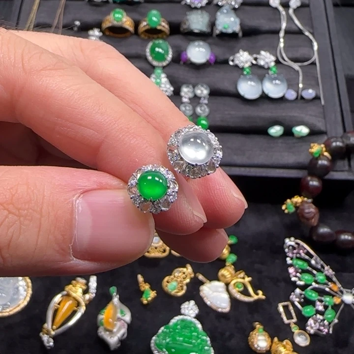 翡翠18K金镶嵌戒指