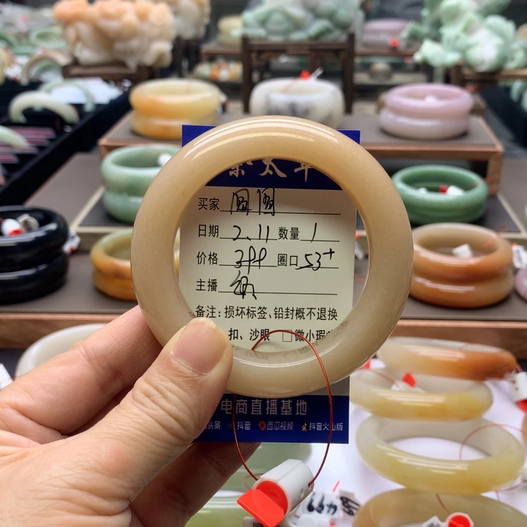 【闪购商品】石英质玉手镯未镶嵌圆***宝