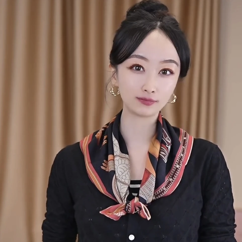 丝毛65小方巾女百搭气质色双面秋冬季护颈围巾桑蚕丝羊毛H字母