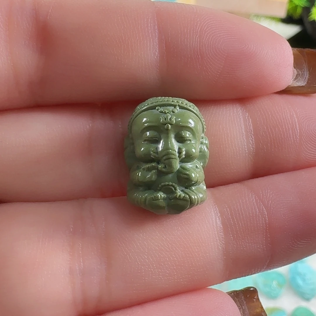 绿松石未镶嵌颈饰