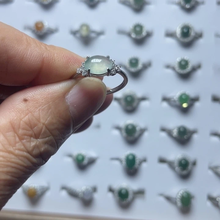 翡翠戒指未镶嵌余***心