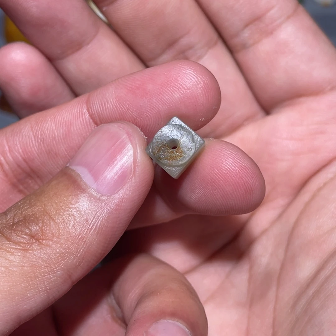 和田玉未镶嵌车挂