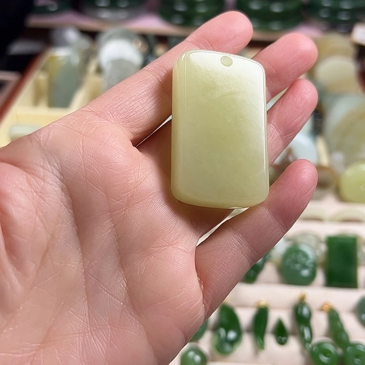 和田玉（糖玉）未镶嵌颈饰