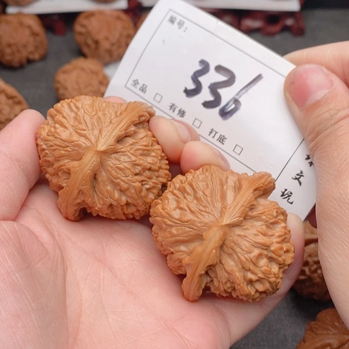 文玩核桃吊坠46白狮子336