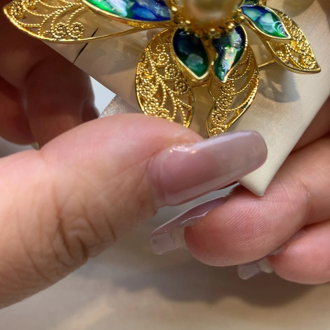 未镶嵌胸饰海水珍珠