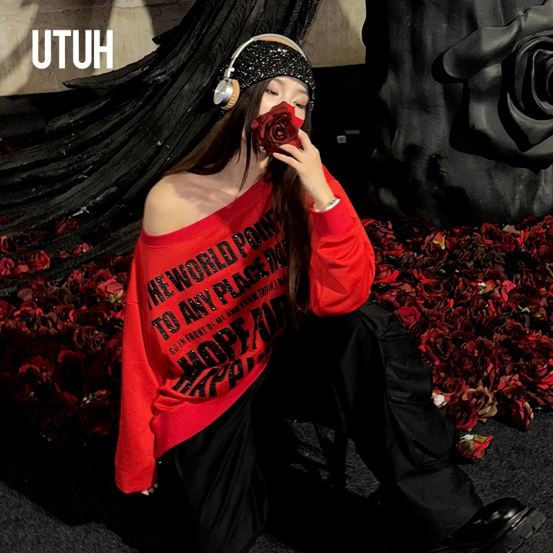 UTUH 红色斜肩字母印花长袖百搭复古性感慵懒感卫衣女 TDWFW1N290