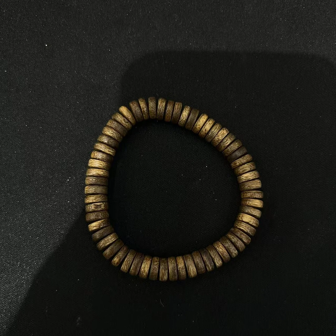 A4630 文莱沉香绿底软油9分沉平安扣手串 0.8×0.3cm  4.69g