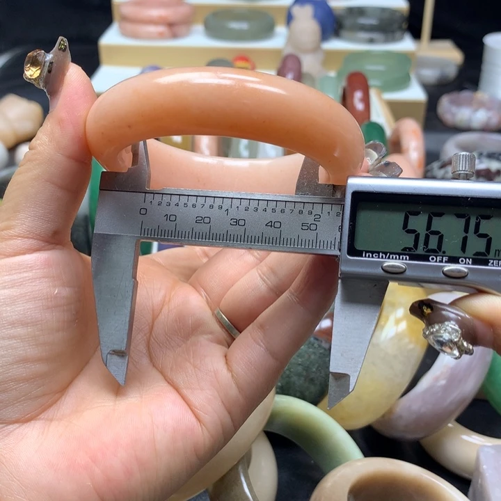 未镶嵌手镯石英质玉