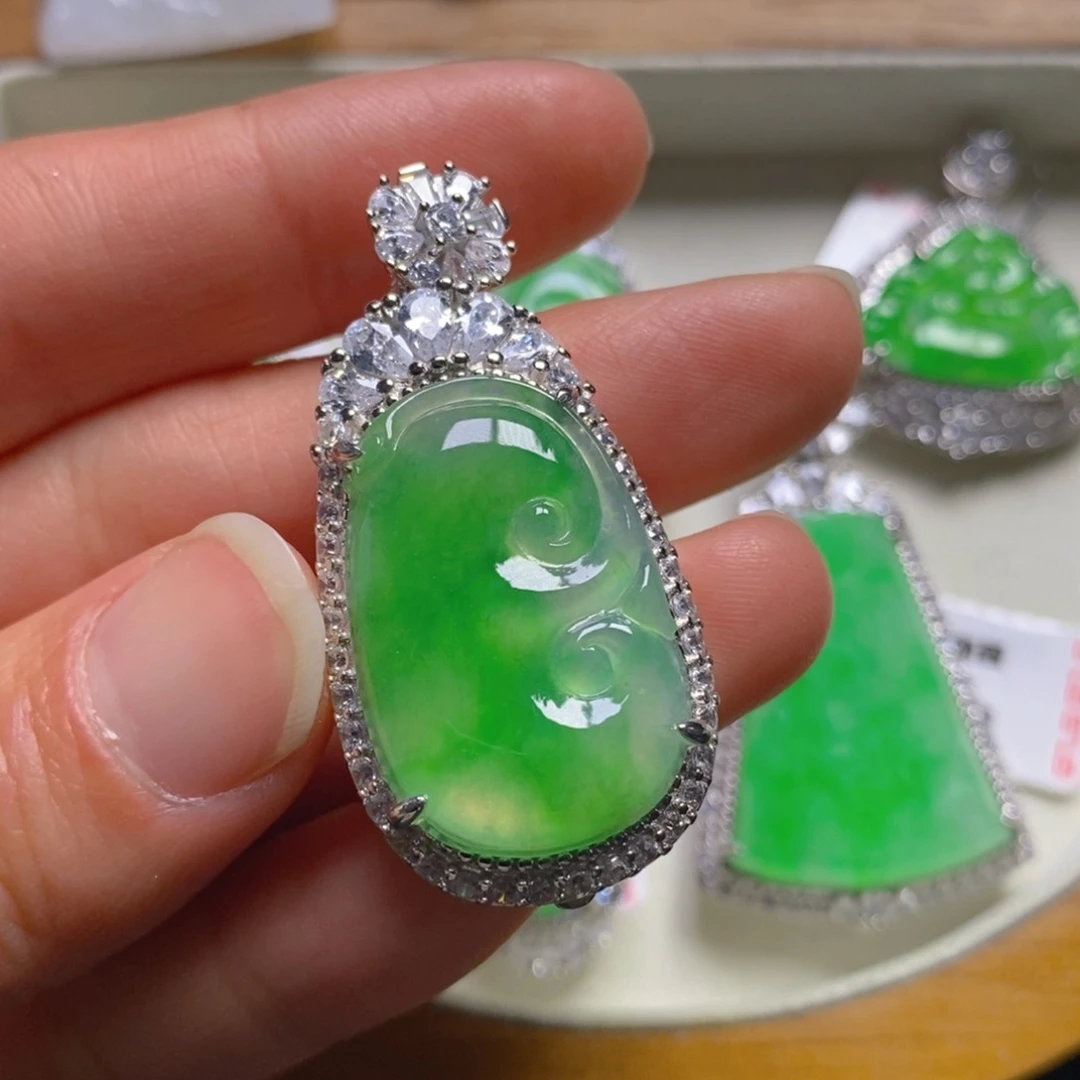 翡翠颈饰银S925镶嵌如意吊坠