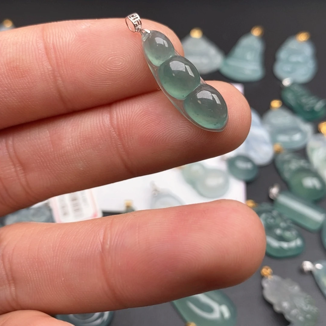 颈饰18K金镶嵌翡翠