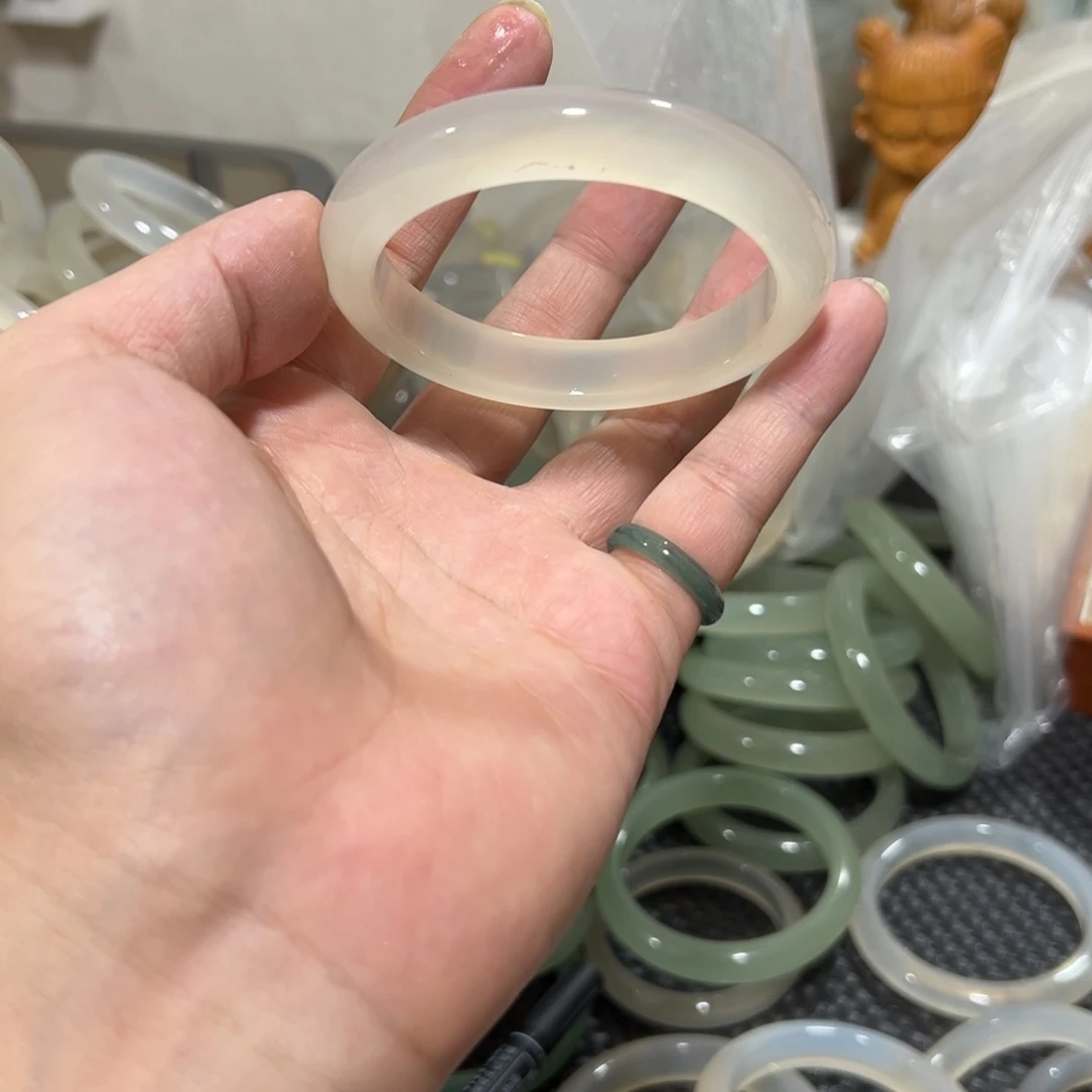 玛瑙/玉髓未镶嵌手镯60圈微瑕31