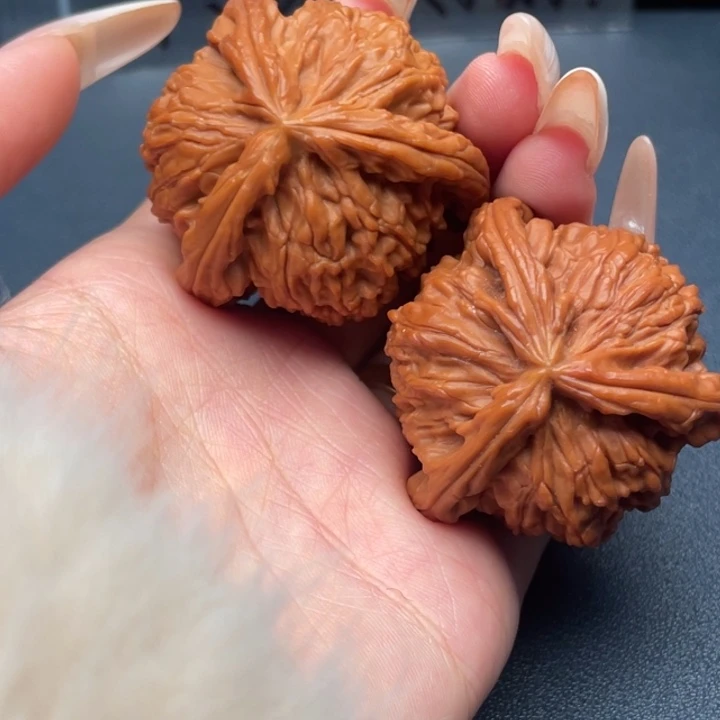 子***爹吊坠文玩核桃白狮子