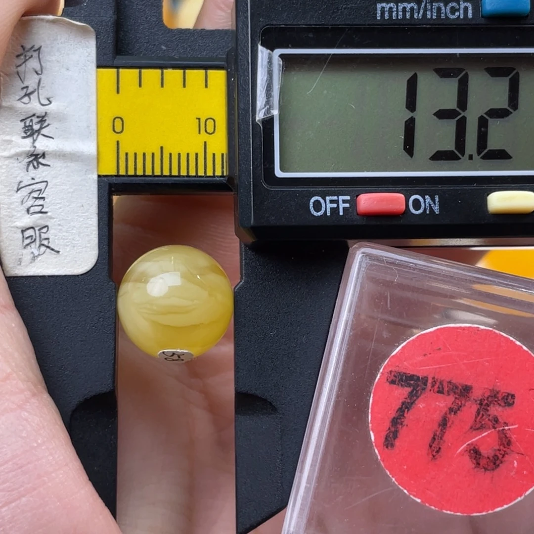 蜜蜡未镶嵌珠宝奇石