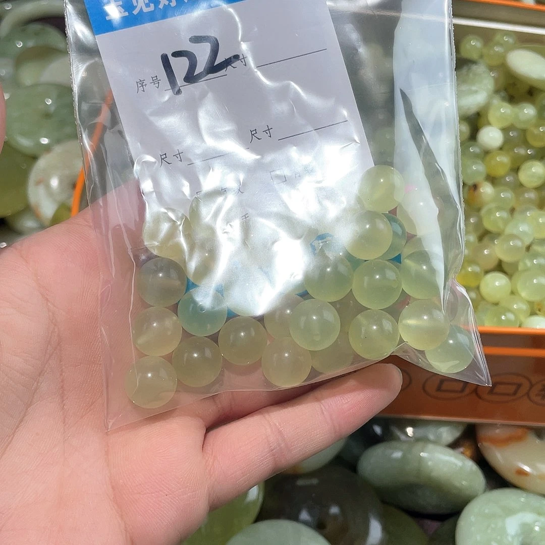 尔***尔未镶嵌蛇纹石玉手镯