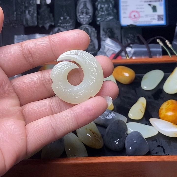 颈饰未镶嵌和田玉