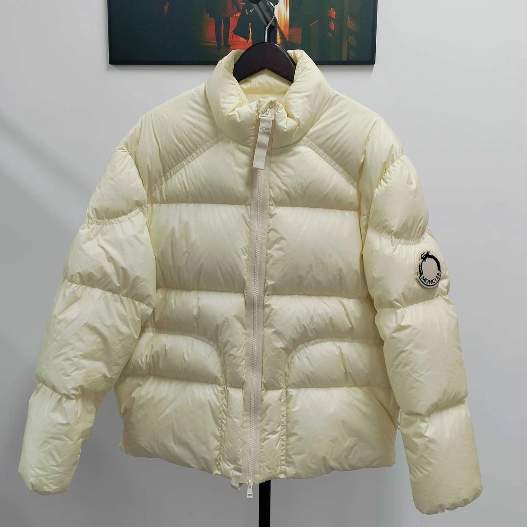 99新 MONCLER 龙年限定款米白羽绒服  4码/2387