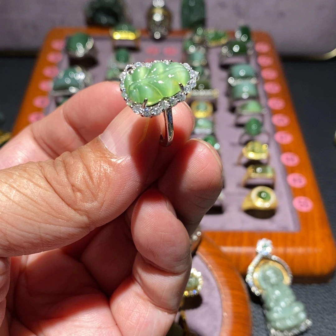 春***阳和田玉未镶嵌戒指