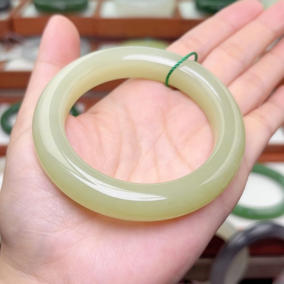 【闪购商品】未镶嵌手镯和田玉
