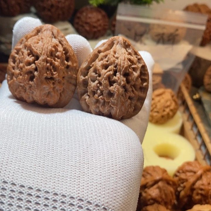 核桃红莲文玩核桃37