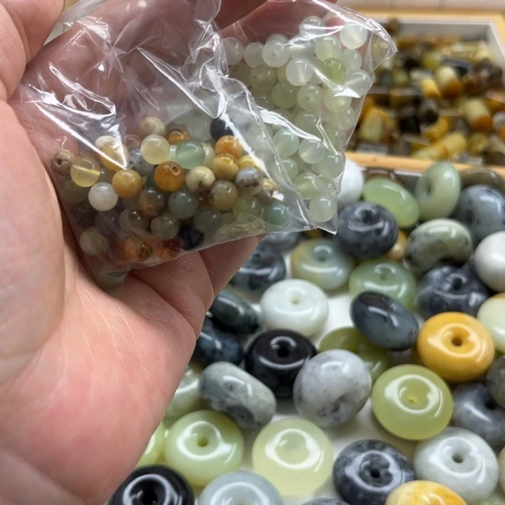 未镶嵌蛇纹石玉颈饰