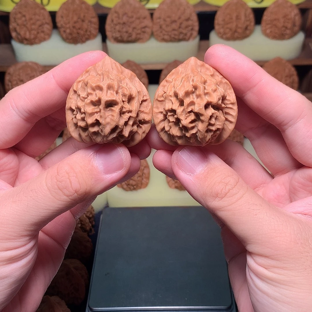 杨***楊文玩核桃吊坠40秦岭野生小花