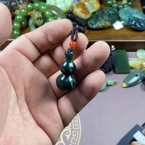 未镶嵌蛇纹石玉颈饰