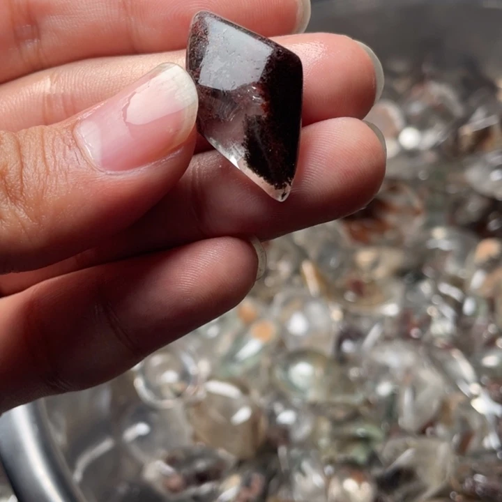 一***拳未镶嵌颈饰水晶水晶