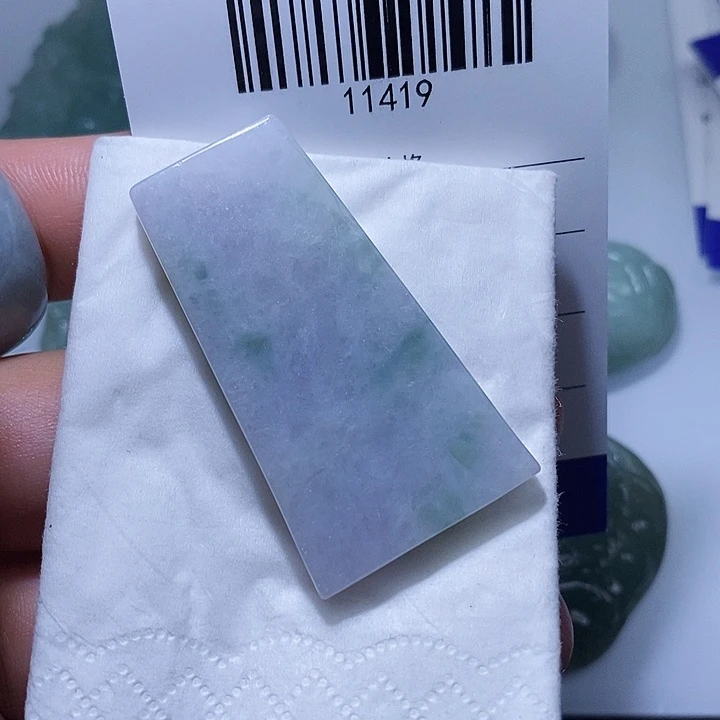 翡翠未镶嵌颈饰是