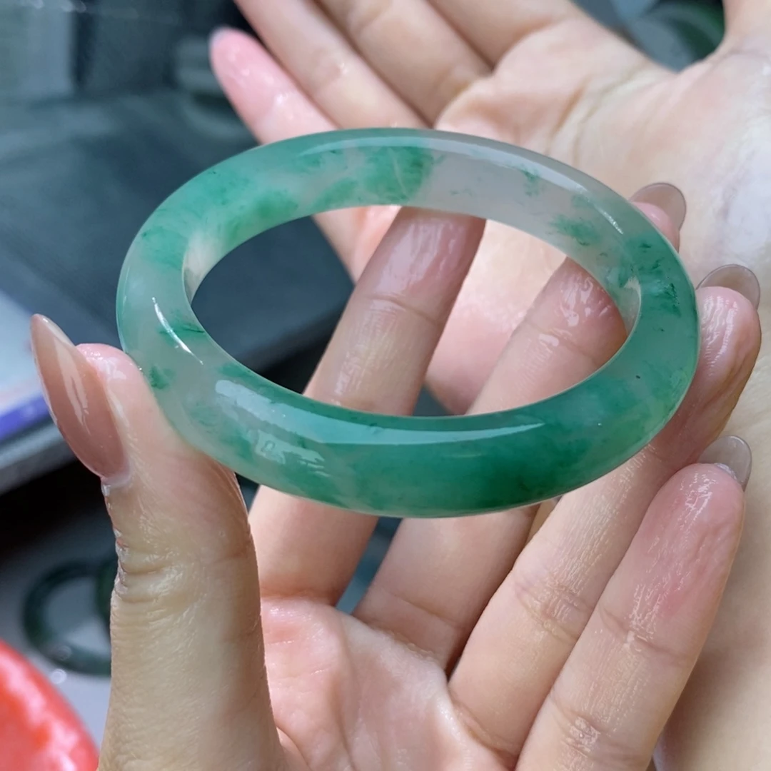 施***姐石英质玉（非洲翠）手镯未镶嵌定制