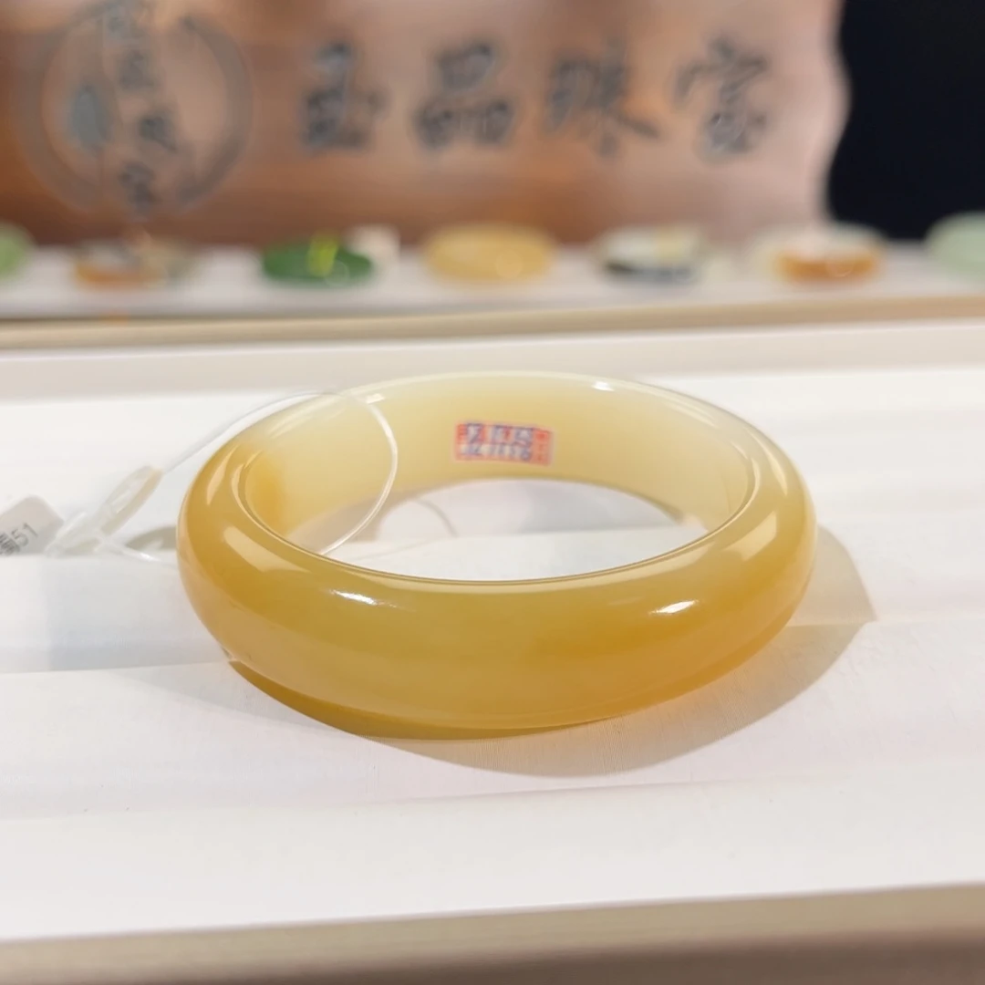 和田玉未镶嵌手镯糖白半山水