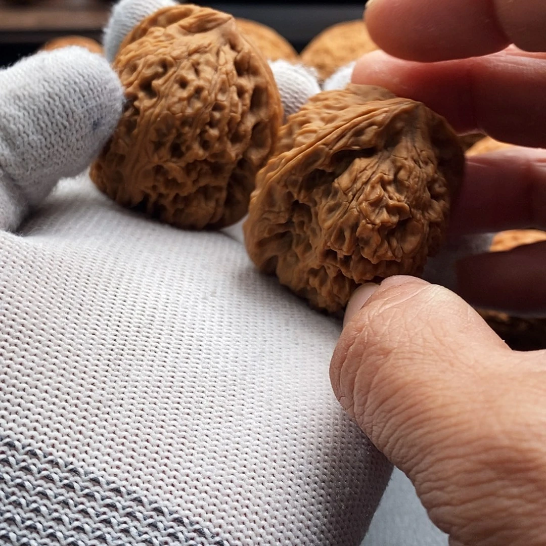 吃***根文玩核桃把件炮弹