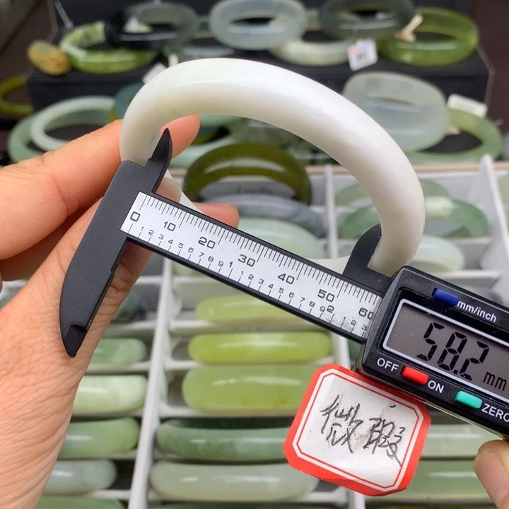 蛇纹石玉未镶嵌手镯601