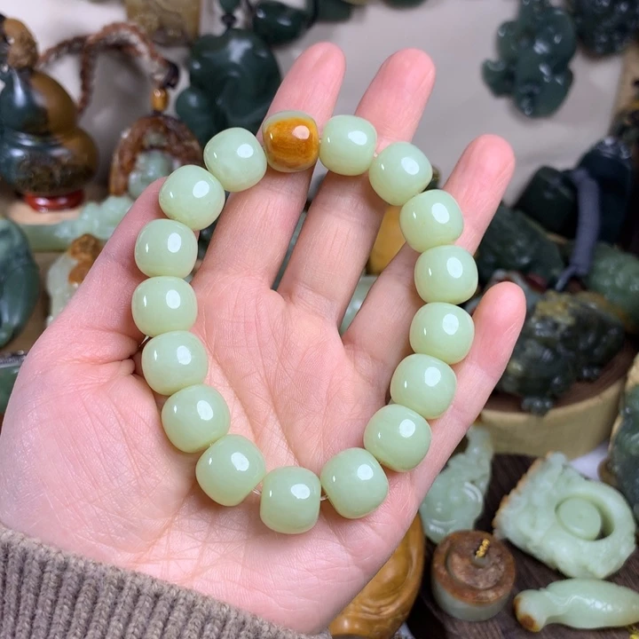 岫岩河磨玉（透闪石质玉）手链未镶嵌浮***闲