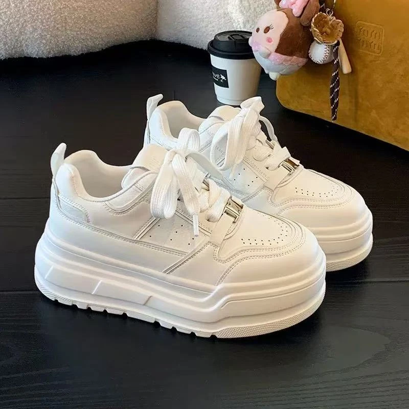 真真：简约百搭方扣 舒适厚底小白鞋（6公分）